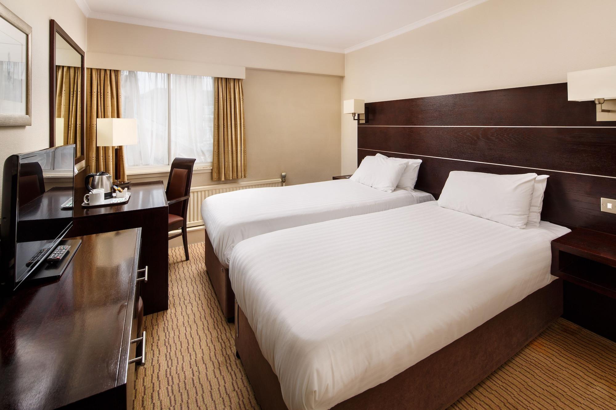 Mercure Leeds Parkway Hotel Екстериор снимка