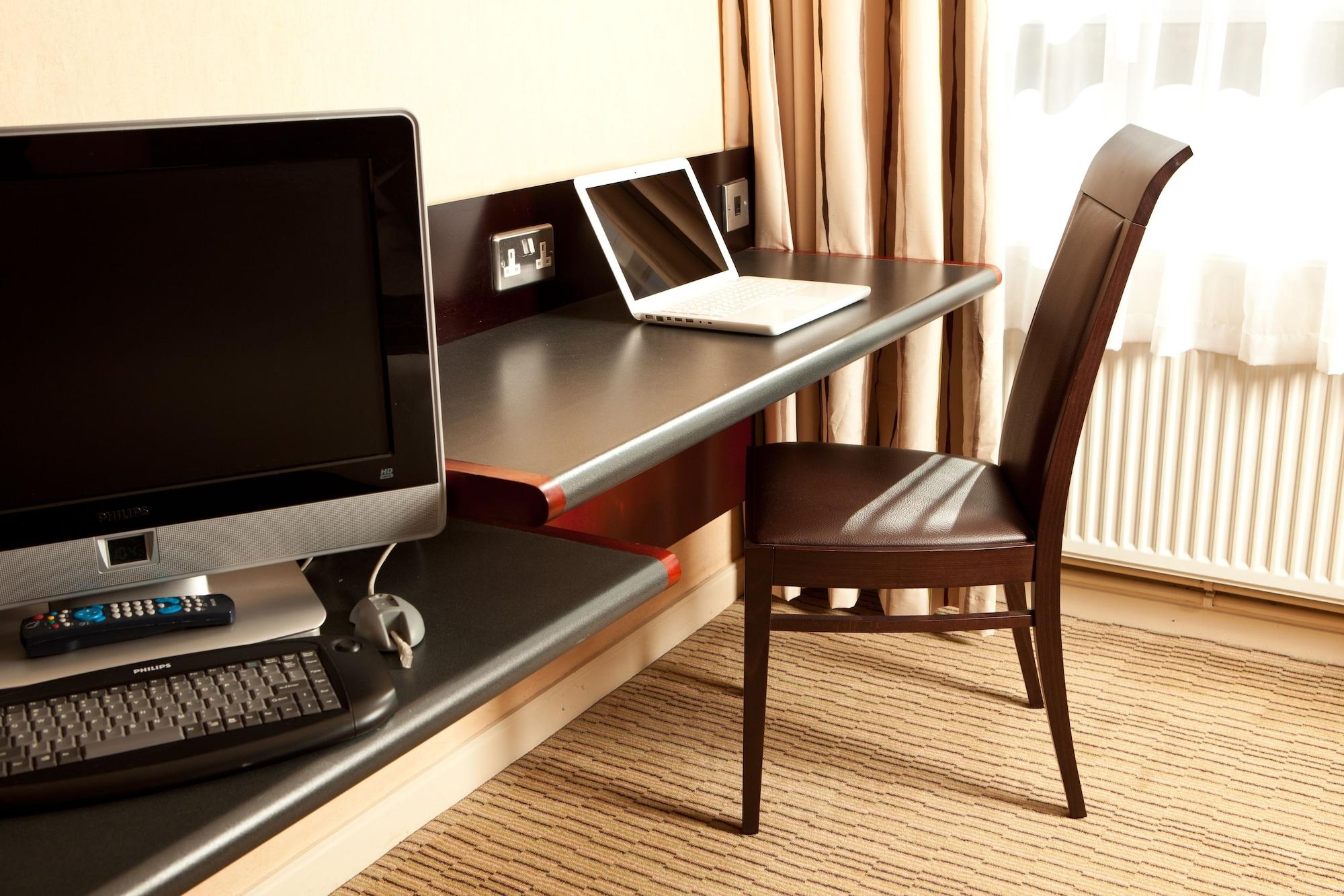 Mercure Leeds Parkway Hotel Екстериор снимка