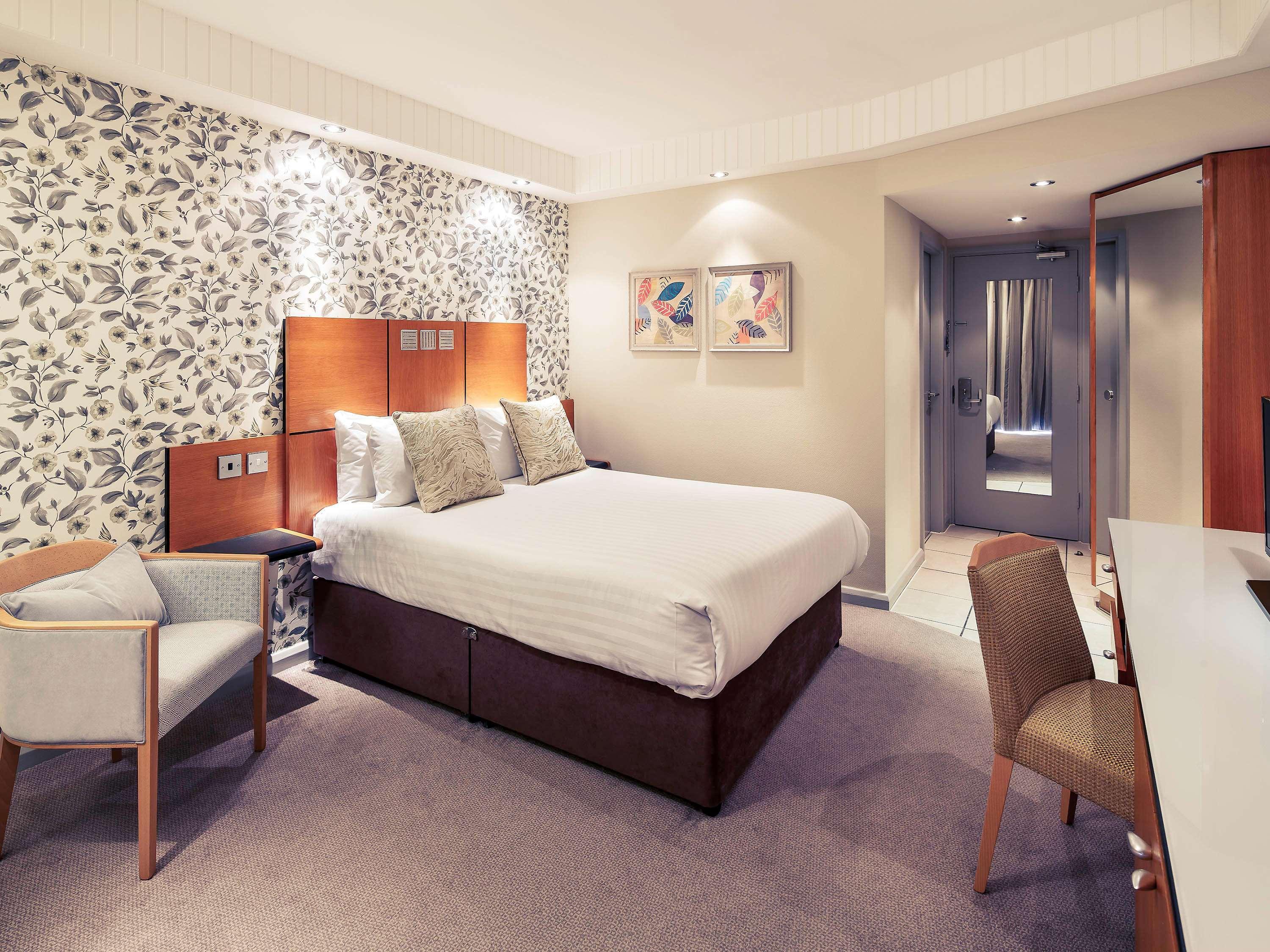 Mercure Leeds Parkway Hotel Екстериор снимка