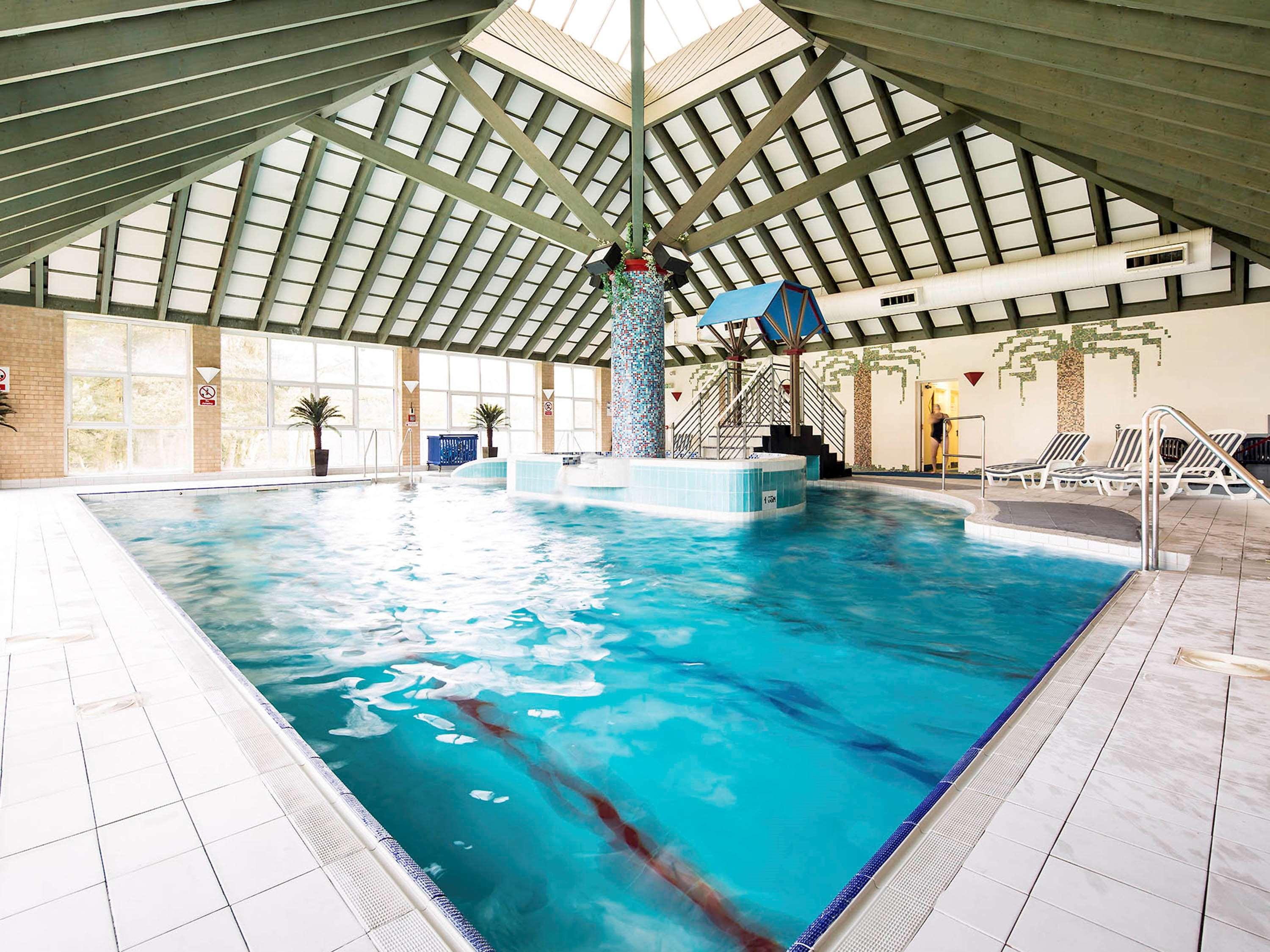 Mercure Leeds Parkway Hotel Екстериор снимка