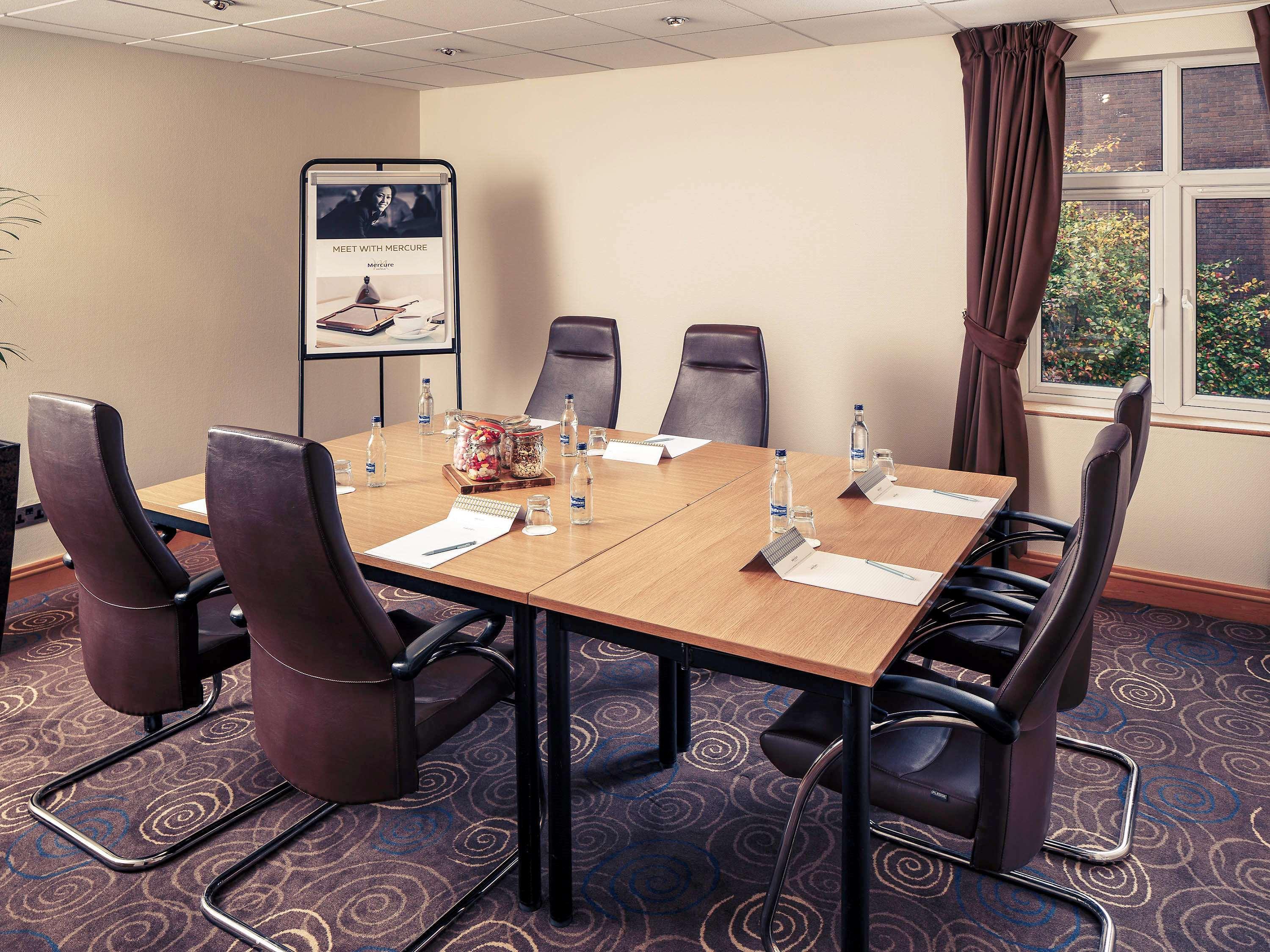 Mercure Leeds Parkway Hotel Екстериор снимка