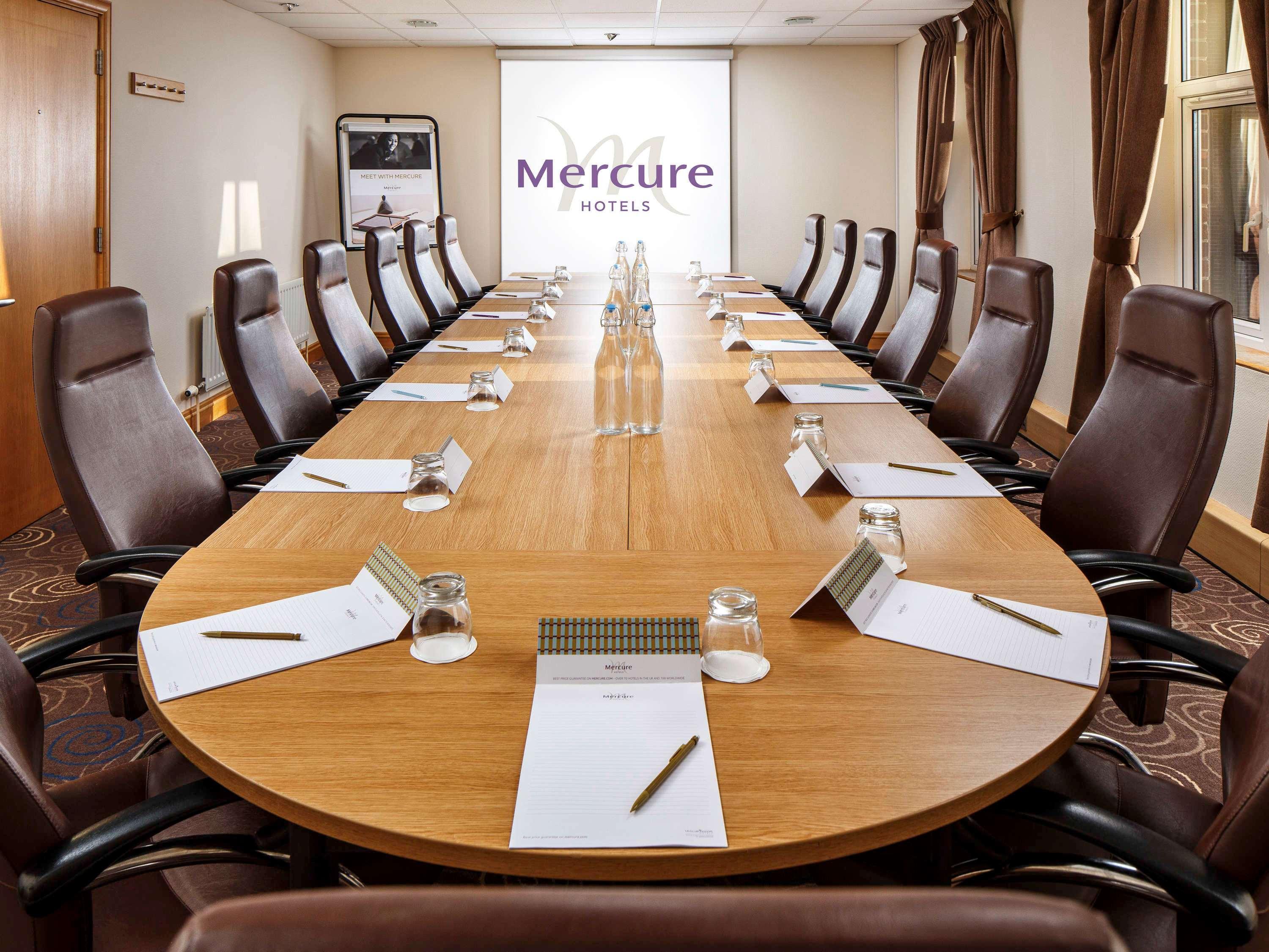 Mercure Leeds Parkway Hotel Екстериор снимка