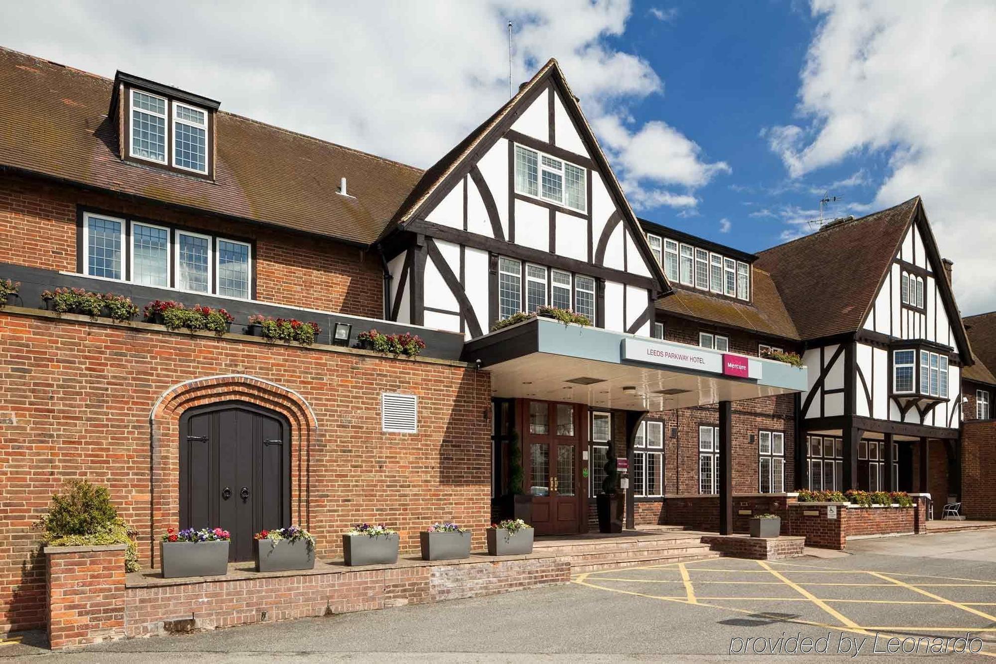 Mercure Leeds Parkway Hotel Екстериор снимка