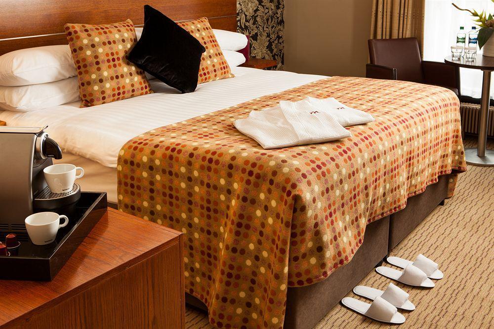 Mercure Leeds Parkway Hotel Екстериор снимка